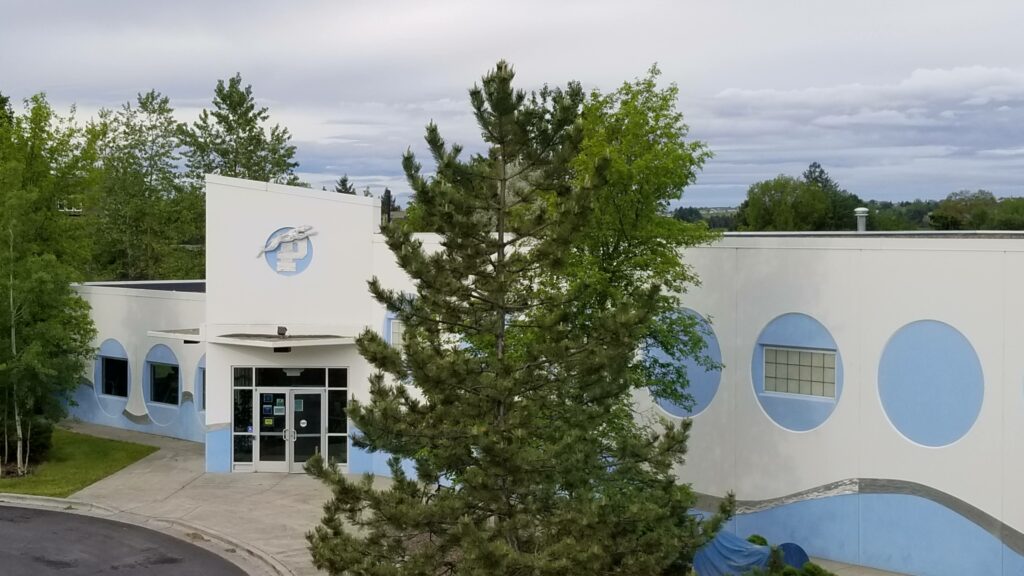 blue and white building of the Pullman aquatic center