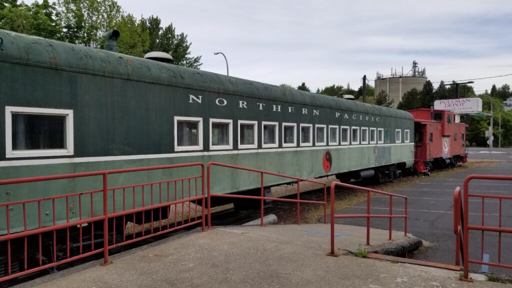 green trail car at the Pullman Depot heritage museum
